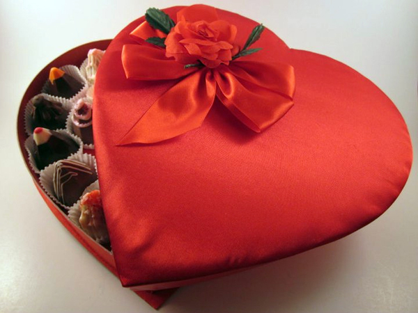 Valentines-Day-Chocolate-Heart-Box-1