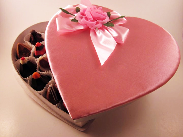 Valentines-Day-Chocolate-Heart-Box-3